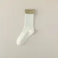 Freizeitsocken für Damen, weiß-khaki farbblockierte Fake-Zweiteiler Design, stylisch. - Einheitsgröße / Weiß