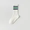 Weisse Yogasocken fuer Damen mit blau gruenen Streifen rutschfeste Sportsocken fuer Pilates - Einheitsgröße / Drei Streifen in Blau und Grün