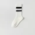 Weisse Yoga Socken fuer Damen, rutschfeste Pilates Socken mit Streifen fuer Fitness. - Einheitsgröße / Zwei Streifen in Schwarz und Grau