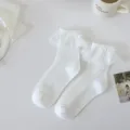 Chaussettes mi-hautes blanches Lolita en dentelle à volants, style japonais doux variante. - Taille unique / Dentelle à bords ondulés blanche