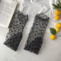 Calze trasparenti in rete nera con motivi di cuori floccati per perfetti outfit estivi. - Taglia unica / Nero