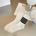 Chaussettes mi-hautes blanches décontractées à rayures noires, style collège JK printemps été. - Taille unique / Blanc