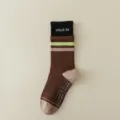 Rutschfeste Yogafriktionssocken mit Noppen, mittelhohe Sportsocken fur Damen Fitness. - Einheitsgröße / Kaffeebraun
