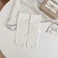 Weiße Zehensocken für Damen, bequeme Baumwolle Tabi Socken, japanischer Stil Fußbekleidung. - Einheitsgröße / Weiß