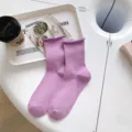 Chaussettes violettes pour femmes à bord roulé, style japonais unicolore tendance. - Taille unique / Violet
