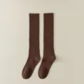 Braune gerippte Kniestruempfe, gemuetliche herbstliche Strick-Langschaftsocken fuer Damen - Einheitsgröße / Kaffeebraun