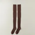 Vrouwen lange bruine overknee gebreide sokken, winter warme dijhoge kousen variant. - Eén maat / koffiekleur