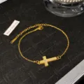 Elegante bracciale in acciaio al titanio dorato con un ciondolo a croce di strass lucidi - Stile Croce con Strass Denso Stellato Oro (Stile 3)