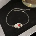 Bracelet main de Fatma en acier titane argenté avec zircons pavés et pierre centrale rouge. - Style Hamsa Œil Rouge Argenté (Style 21)