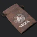 Retro Viking Leder Kordelzug Beutel für Schmuck Aufbewahrung, vintage nordische Runen Tasche. - Kordelzugbeutel