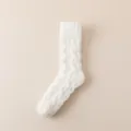 Weisse flauschige Korallenfleece Zopfmuster warme lange Socken Damen Winter dicker Boden - Einheitsgröße / Weiß
