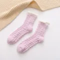 Rosa flauschige warme Wintersocken, Zopfmuster Plüsch Socken mit weißem Spitzenrand. - Einheitsgröße / Lila