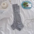 Calcetines largos grises de canalé con estribo, calentadores de piernas para primavera. - Talla única / Gris claro