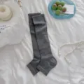 Calcetines altos de canalé gris para mujer, calentadores de piernas largos para diario. - Talla única / Gris oscuro