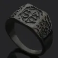 Anillo retro de acero de titanio para hombre con intrincados patrones góticos en relieve y tono oscuro. - Talla 8 / Negro