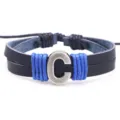 Pulsera de alfabeto de cuero negro trenzado DIY con dije de letra C de metal para regalo - Letra C / Negro