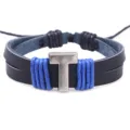 Schwarzes Leder und blaues Seil Armband Variante mit silbernem T-Buchstaben Anhänger. - Buchstabe T / Schwarz