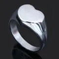 Anillo de sello de corazón plateado para hombre metal pulido joya de moda minimalista - Talla 8 / Color acero