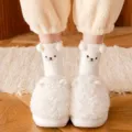 Flauschige Korallenfleece Wintersocken fuer Damen, suesse 3D Baerohren dicke Hausschuhe Socken - Einheitsgröße / Weiß