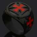 Anillo de hombre estilo gotico vintage en acero titanio con cruz roja para moda rock motera - Talla 8 / Negro