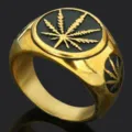 Anillo de hombre vintage de acero titanio dorado con diseño de hoja de cannabis esmalte negro - Talla 8 / Dorado