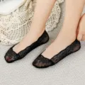 Schwarze Damen-Spitzen-Bootssocken, flache, unsichtbare Netz-Kurzsocken mit Pfauenmuster. - Einheitsgröße / Schwarz