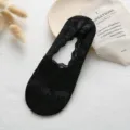 Schwarze Damen Spitzen Socken tief geschnitten unsichtbare rutschfeste Sommersocken. - Einheitsgröße / Versand mit weißer Karte / Schwarz