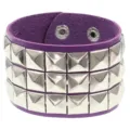 Vista detallada de la pulsera de cuero purpura estilo punk con tres filas de tachuelas cuadradas. - Violeta, 3 filas