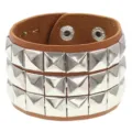 Pulsera brazalete de cuero marron estilo punk con tres filas de tachuelas cuadradas plateadas. - Marrón claro, 3 filas