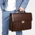Cartable en cuir marron pour homme, sac d'affaires classique pour documents avec serrure. - 5246 Café