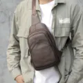 Borsello da petto in pelle da uomo, borsa a tracolla casual in vera pelle marrone scuro - Caffè