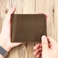 Monedero corto de cuero vintage para hombre, elegante cartera marrón para uso diario y casual. - Café