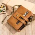 Portafoglio corto da uomo in vera pelle marrone vintage con catena e cerniera. - Marrone