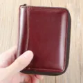 Portafoglio corto in vera pelle con chiusura a zip, design compatto per carte e soldi. - 7" / Caffè Rosso