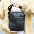 Borsa a tracolla da uomo in vera pelle nera elegante borsa messenger con cinturino regolabile. - 6218 / Nero