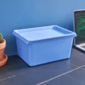 Scatola di immagazzinaggio in plastica blu con coperchio per vestiti e giocattoli casa - Blu Tranquillo