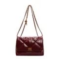 Sac bandoulière matelassé rouge vin avec chaîne, design classique sac à main. - Bordeaux