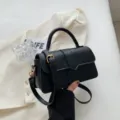 Zwarte kleine handtas voor vrouwen, stijlvolle schoudertas met handvat en verstelbare riem. - Zwart