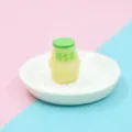 Simpatica bottiglia di latte fresco in miniatura in resina per decorazioni fai da te per ufficio - Beige