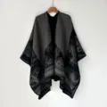 Stilvoller Damen Strickponcho Schal mit Vintage Landschaftsmuster elegante graue Oberbekleidung - MZP034 - Schwarz