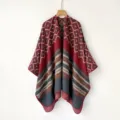 Ethnisch geometrischer Strick-Schal Umhang Variante, kuscheliger dicker Winter-Poncho. - MZP027-Karomuster