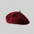 Boina de lana rojo vino para mujer, sombrero de artista vintage liso, accesorio de invierno. - Talla única / Rojo Azufaifa