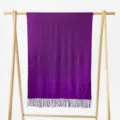 Lila einfarbiger Kunstkaschmir-Schal mit stilvollen Fransen, warmer Winter-Schal für Damen. - Violett