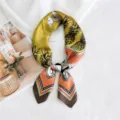 Chic pañuelo de seda pequeño para mujer, estampado floral y ananá estilo moda. - Piña Alpaca Amarillo