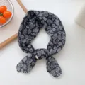 Foulard carré noir blanc paisley toucher coton lin, bandana d'été polyvalent et bandeau. - Paisley Noir