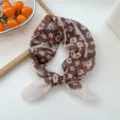 Piccolo foulard quadrato floreale marrone, bandana vintage in cotone, primavera estate - 23 Cotone-Stampa Margherite Grande Marrone
