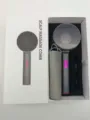 Pettine per massaggio del cuoio capelluto elettrico con terapia a luce rossa, spazzola per capelli portatile. - Grigio