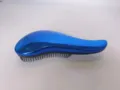 Spazzola per capelli districante blu lucido, design ergonomico, pettinatura liscia e delicata. - Dimensioni piccole (lunghezza 15 cm, larghezza 6,5 cm, altezza 2,8 cm) / Blu galvanizzato in busta OPP