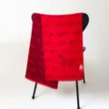 Sciarpa rossa tradizionale del Capodanno cinese con nuvole di buon auspicio e motivo a cavallo. - Stile Cavallo Nuvola Due