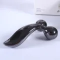Detailed view of the 3D facial roller massager with dual diamond-cut rollers for V-face lifting. - Black